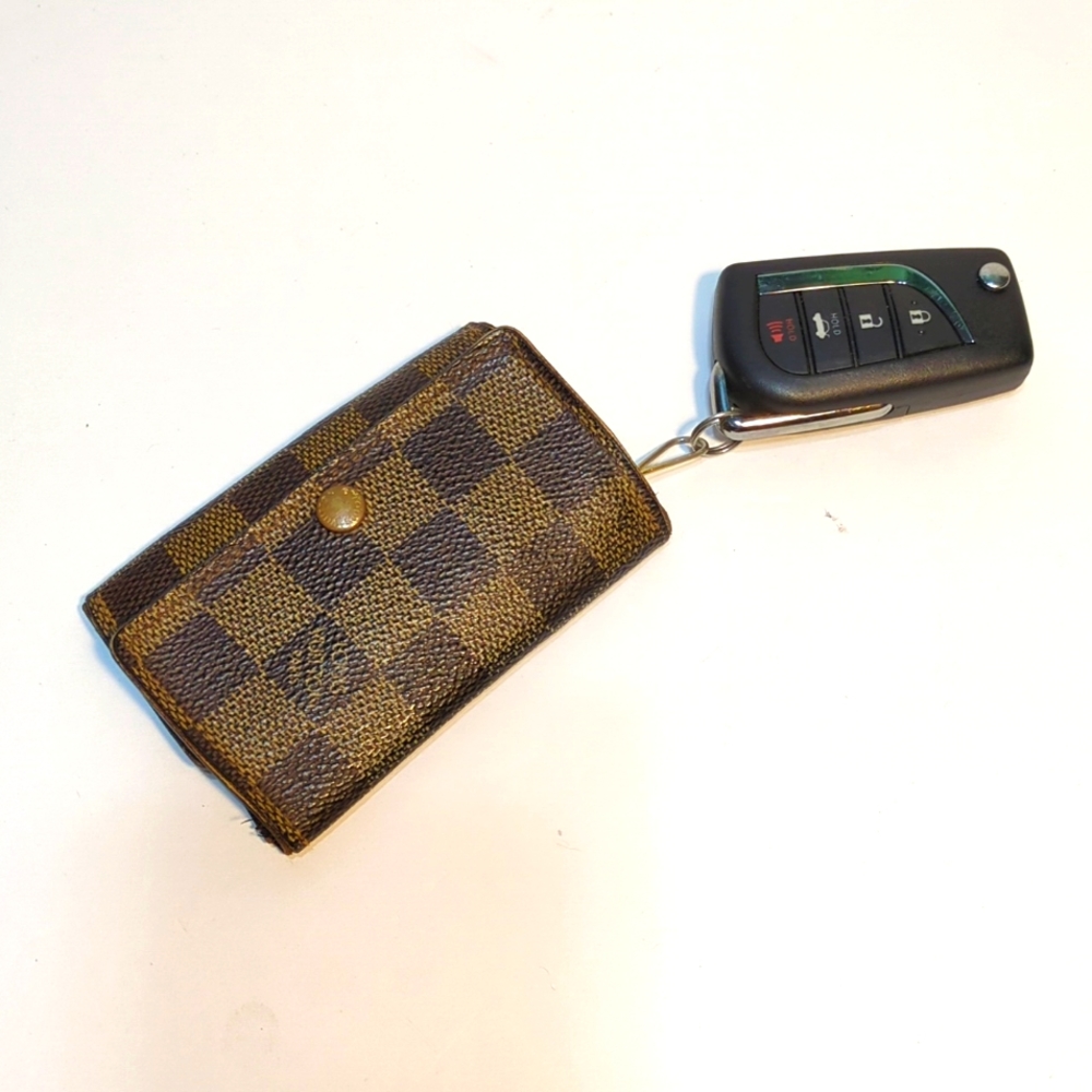 LOUIS VUITTON Damier Ebene Canvas 6 Keys Holder CODE #C70016
